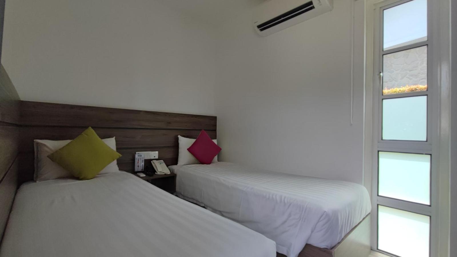 Solesor Kampong Beach Resort Port Dickson Exterior foto