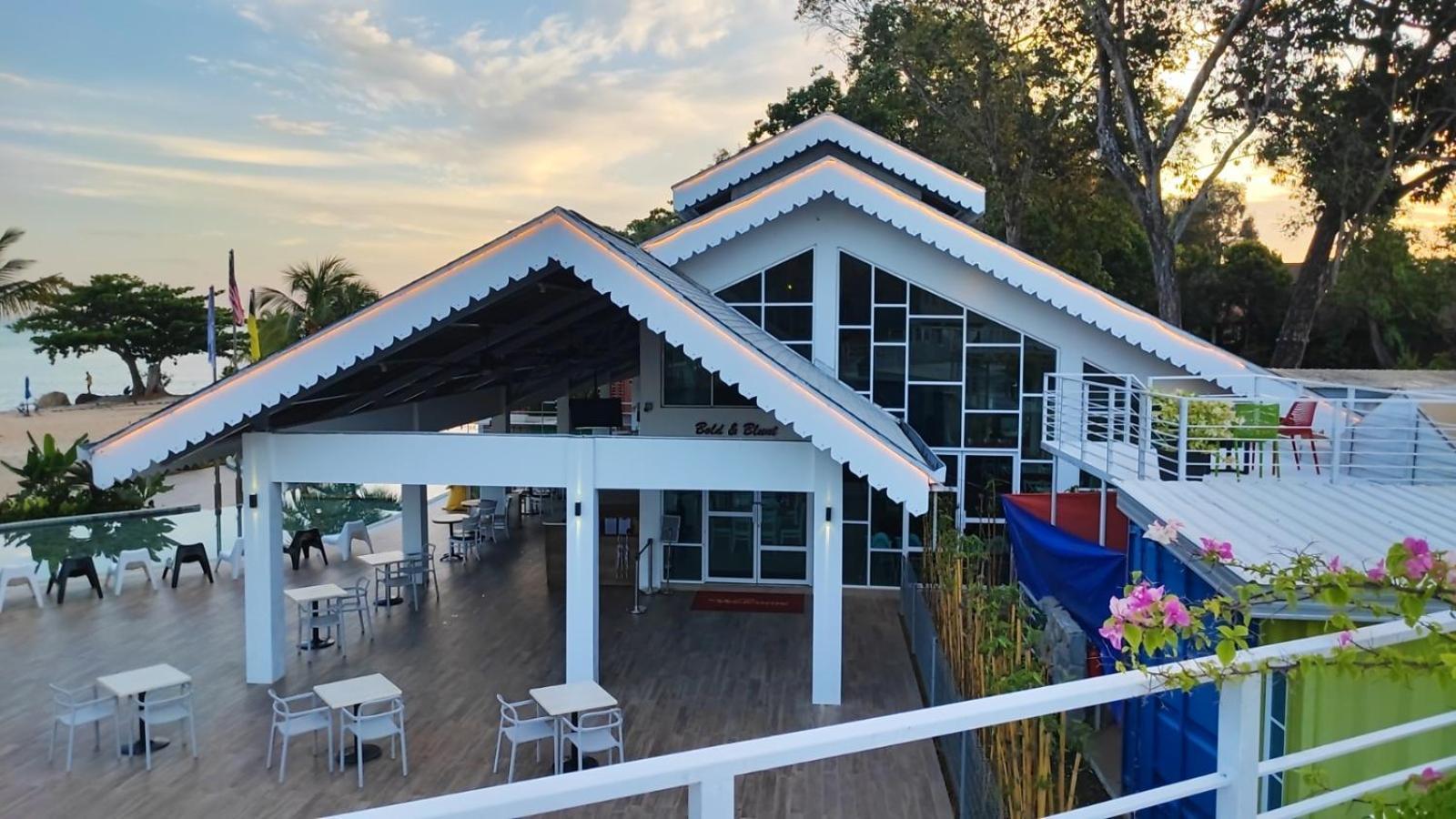 Solesor Kampong Beach Resort Port Dickson Exterior foto